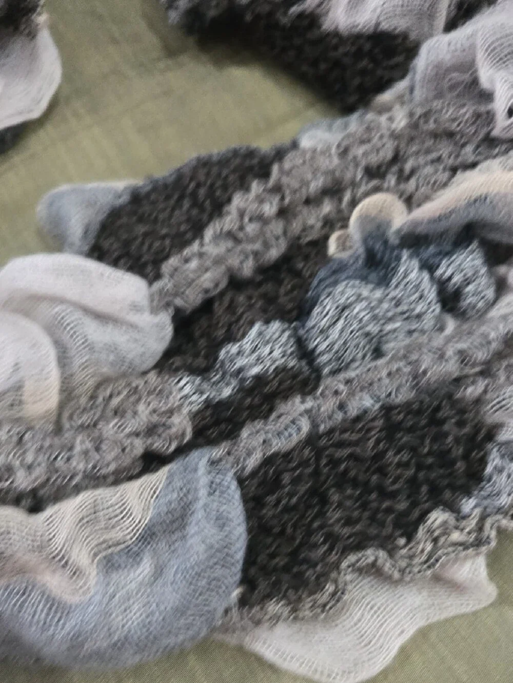 Women’s Ruffled Infinity Scarf - Gray & Black